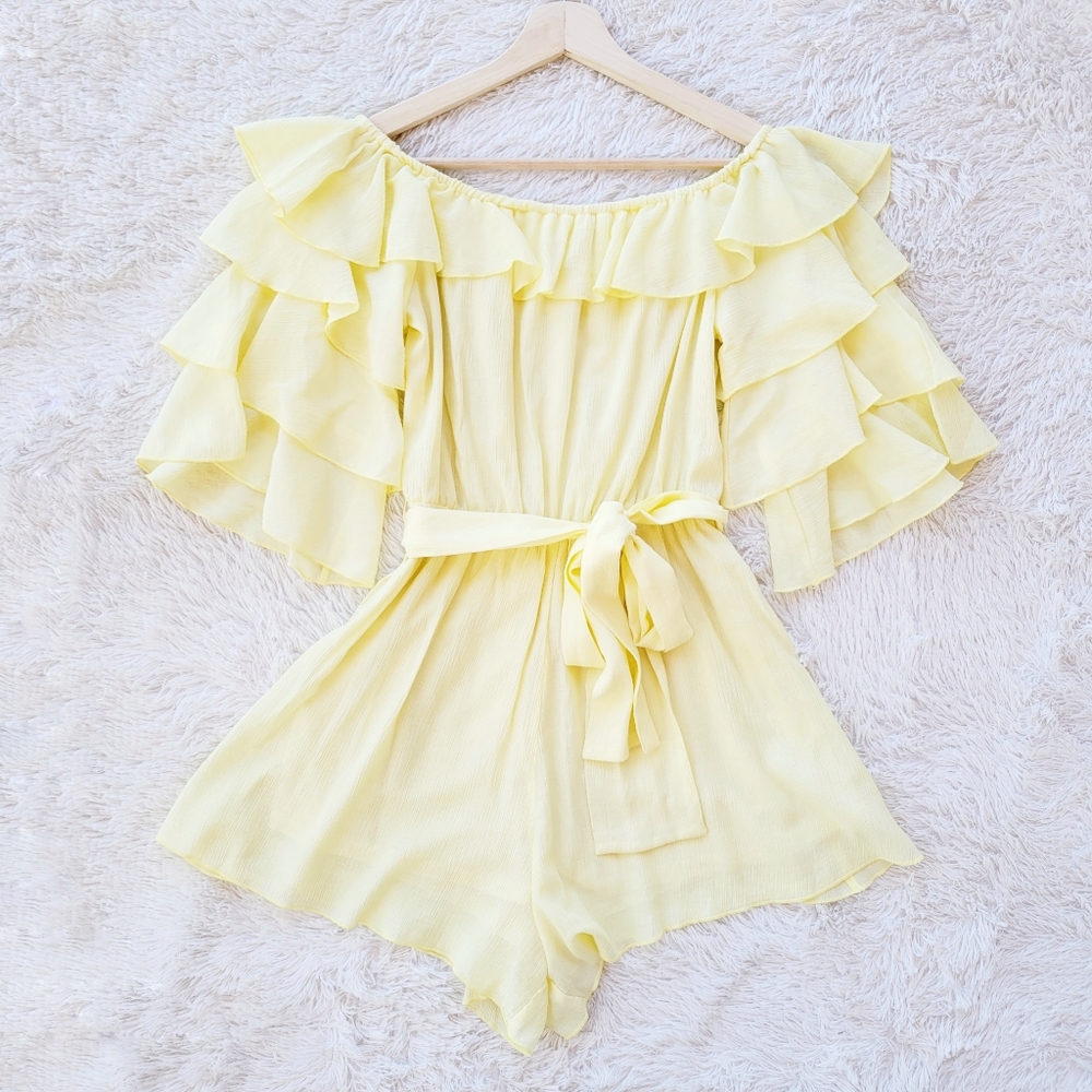 Nasty Gal Move In‎ For The Frill Off the Shoulder Romper - Picture 4 of 8